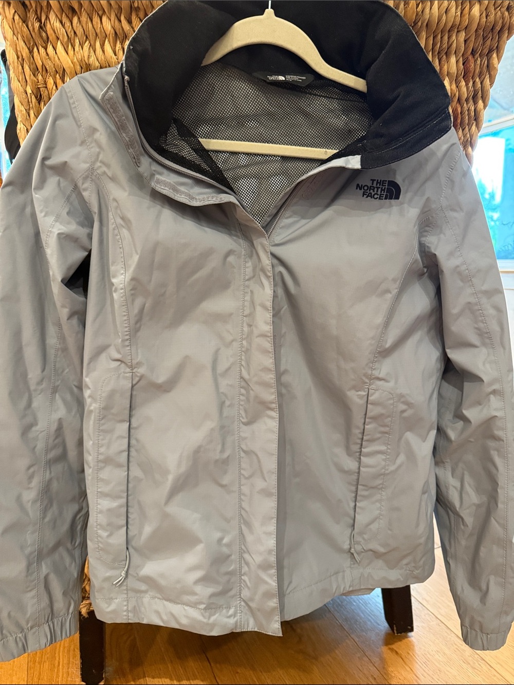 The North Face Women's Light Gray Ski & Snow Jacket with Black Collar